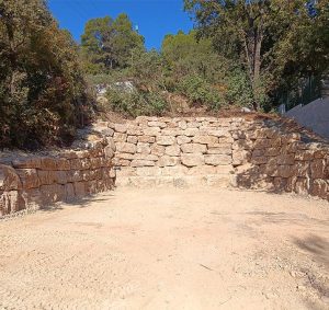Enrochement à Cabasse dans le Var