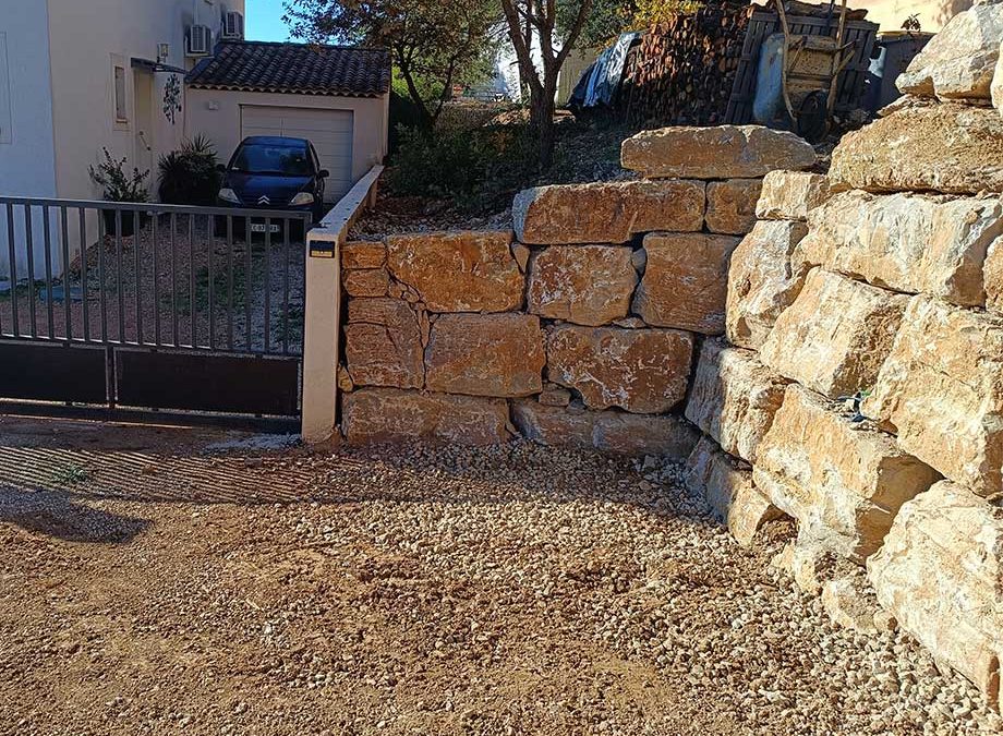 Enrochement à Cabasse (Var 83) pour l’aménagement d’une maison