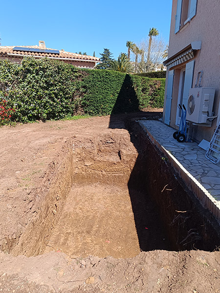 Terrassement pour piscine à Fréjus