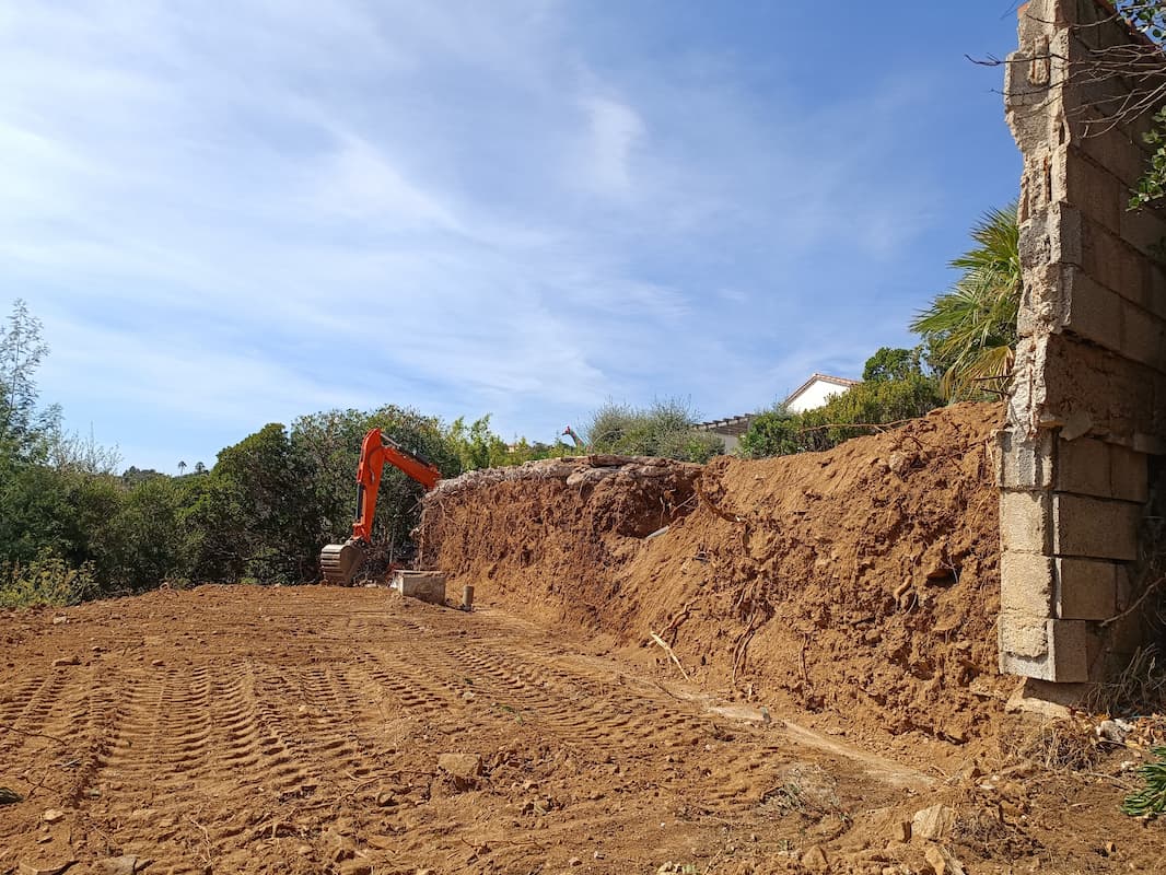 Démolition de mur aux Issambres